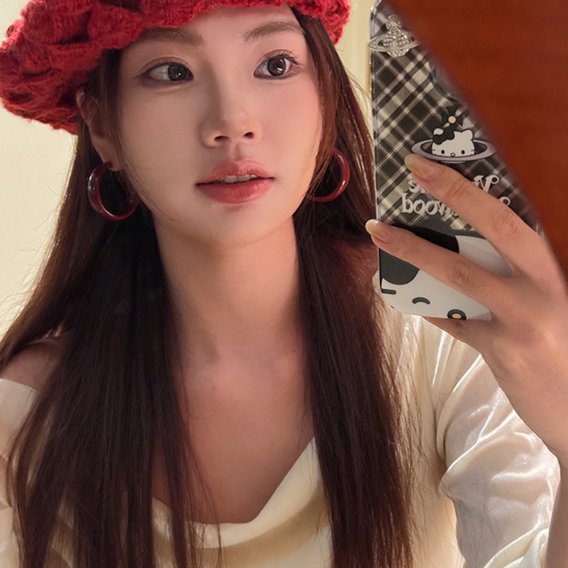Ankela wide-brimmed earrings for autumn and winter, fashionable for women to show off their faces, small ear rings with a circular and high-end feel, and ear studs are best-selling earrings details Picture
