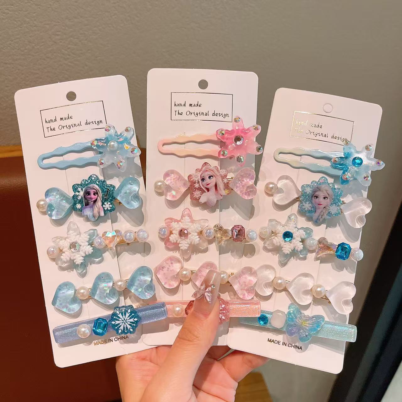Frozen Children's hairpin, Little Girl Elsa's cartoon bangs, a girl's hair accessory that won't damage the hairpin details Picture
