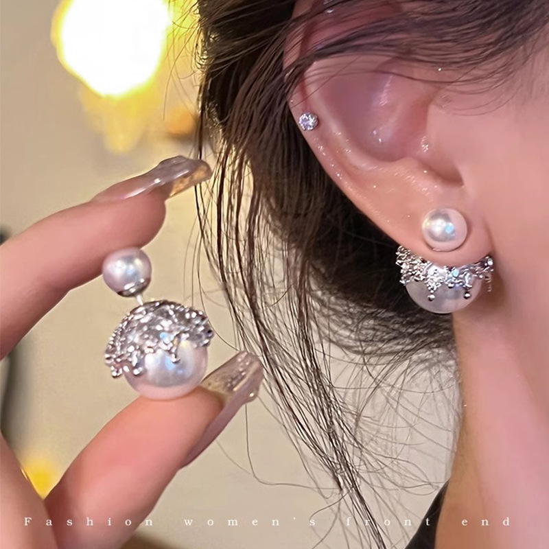 A pair of double-sided pearl earrings, s925 silver needle circular, with a light luxury design and a simple style, is a popular female earring stud full figure
