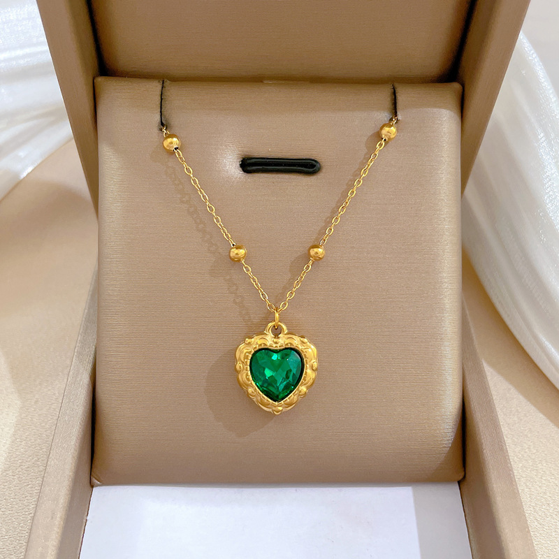 【 All-titanium Steel 】 Green heart-shaped female niche design simple pendant short collarbone chain Korean style cold neck full figure