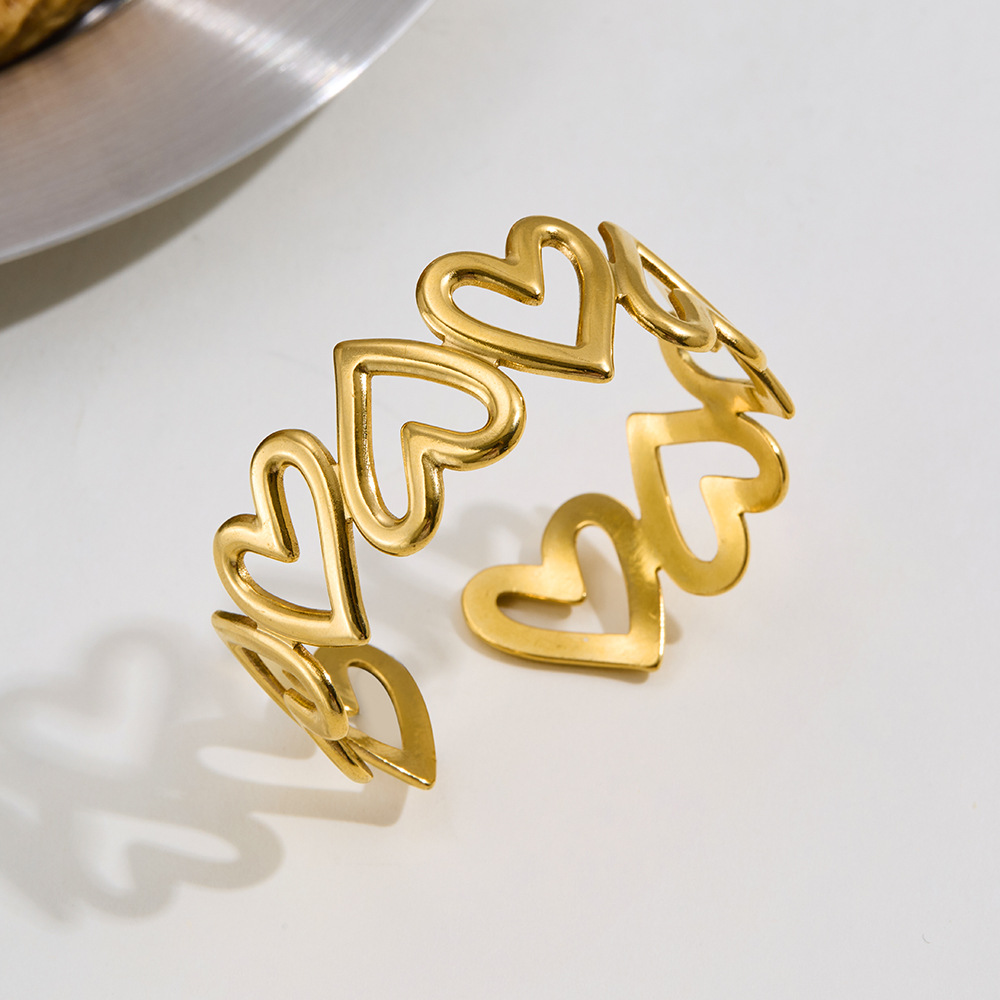 European and American best-selling heart-shaped stainless steel bracelets, fashionable and versatile, little star high-end, 18k gold-plated bracelets wholesale full figure