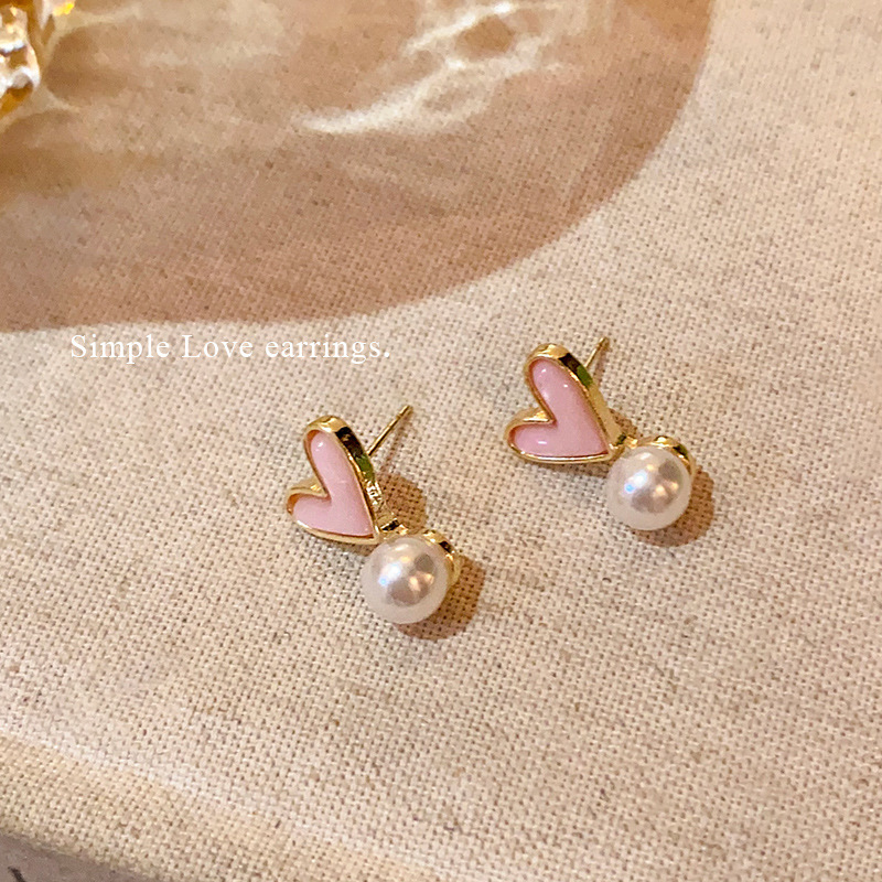 Pink heart-shaped pearl stud earrings for women, a new style of light luxury, niche design, simple earrings Specification drawing