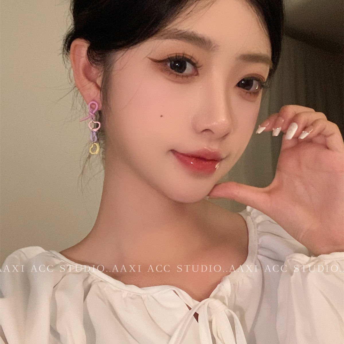 Colorful dopamine ring heart-shaped earrings, sweet summer girls, high appearance level, long earrings, elegant earrings Application Scenario