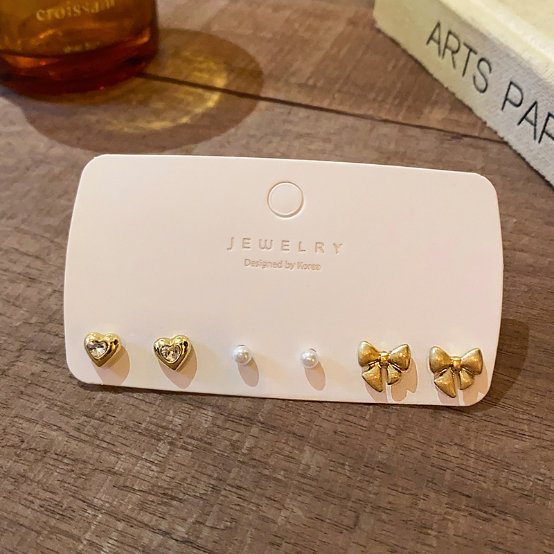 Six-piece set of heart-shaped stud earrings and bow earrings for women. No need to remove pearl stud earrings for sleeping. Simple earrings for women Specification drawing