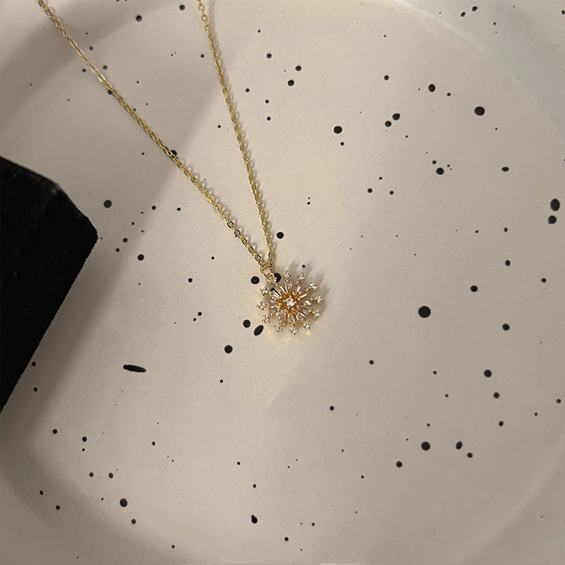 A new, niche and light luxury design necklace with a touch of elegance, a titanium steel necklace, and a popular sunflower-shaped zircon collarbone pendant details Picture