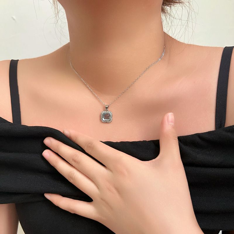 The 2024 new water blue zircon necklace is a unique and cool design for women's Korean ins earrings and pendant on the collarbone Application Scenario