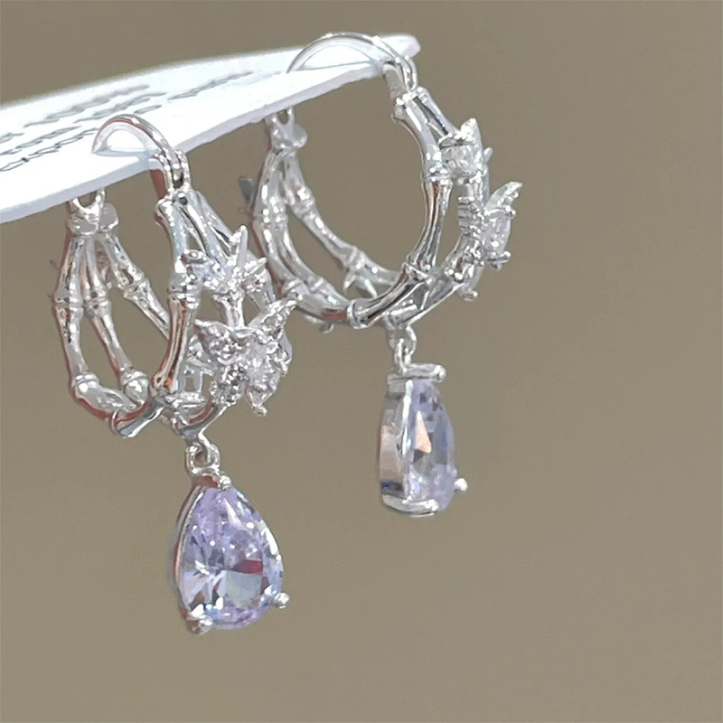 The "Thorn Tears" zircon earrings, the same style as those on Xiaohongshu, are a light luxury, niche, high-end, fashionable and elegant stud accessory for women full figure