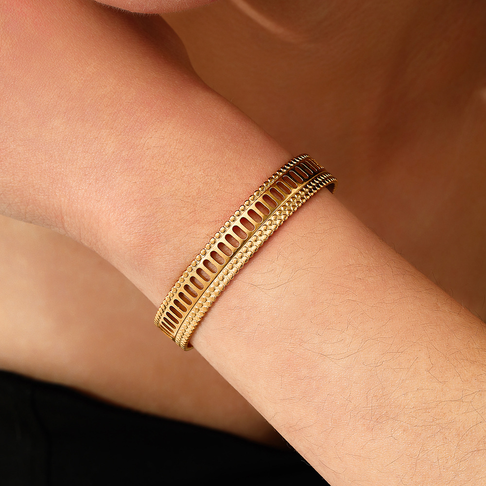 This is a best-selling cross-border jewelry item featuring an original European and American design bracelet with electroplated rose gold and hollowed-out patterns, the same style as Shein Specification drawing