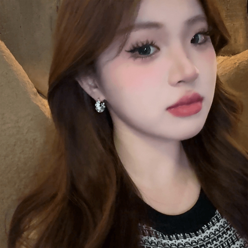 French-style full-diamond ring ear loops, super dazzling and versatile earrings, light luxury and high-end, small Hong Kong-style earrings wholesale details Picture