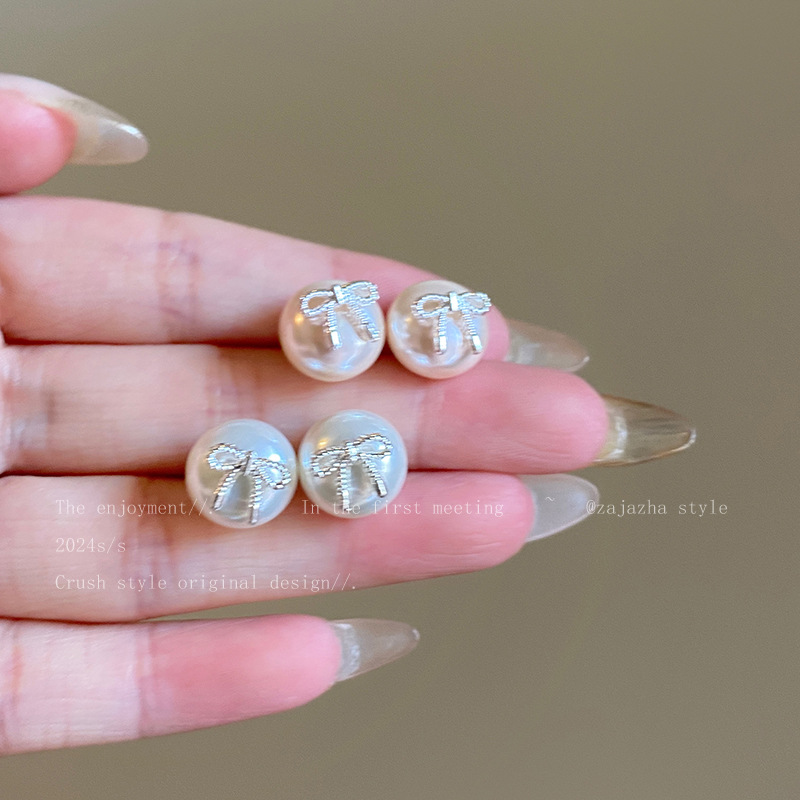 Light luxury pearl bow stud earrings, women's ins French retro sweet earrings, niche design sense, 925 silver needle earrings details Picture