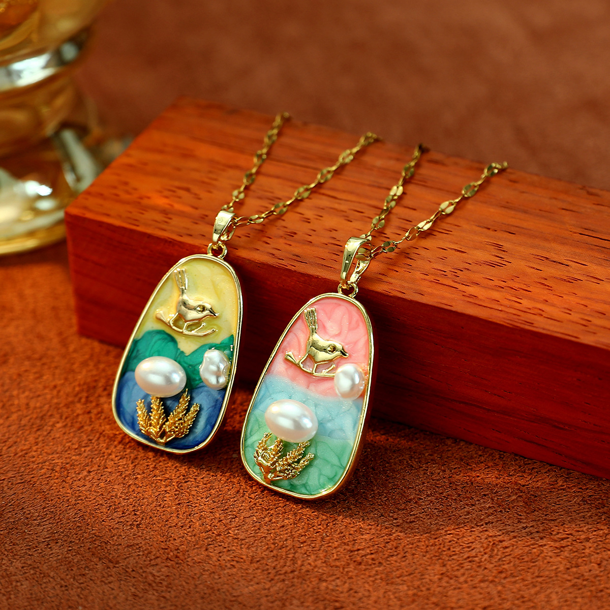 Cross-border French vintage Monet garden necklace, copper micro-inlaid pearl, light luxury pearl, retro oil painting style collarbone chain accessory Application Scenario
