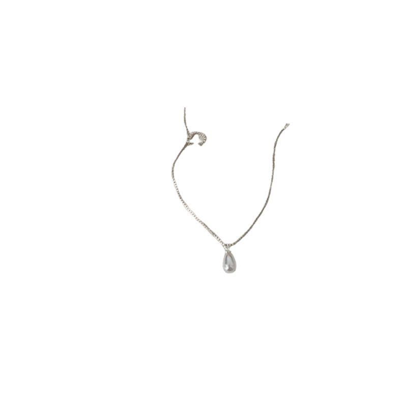 The minimalist chalcedony necklace is a niche design for women with a cold style. The round pendant exudes a commuting vibe in autumn and winter. It's a trend of collarbone chains Item Picture