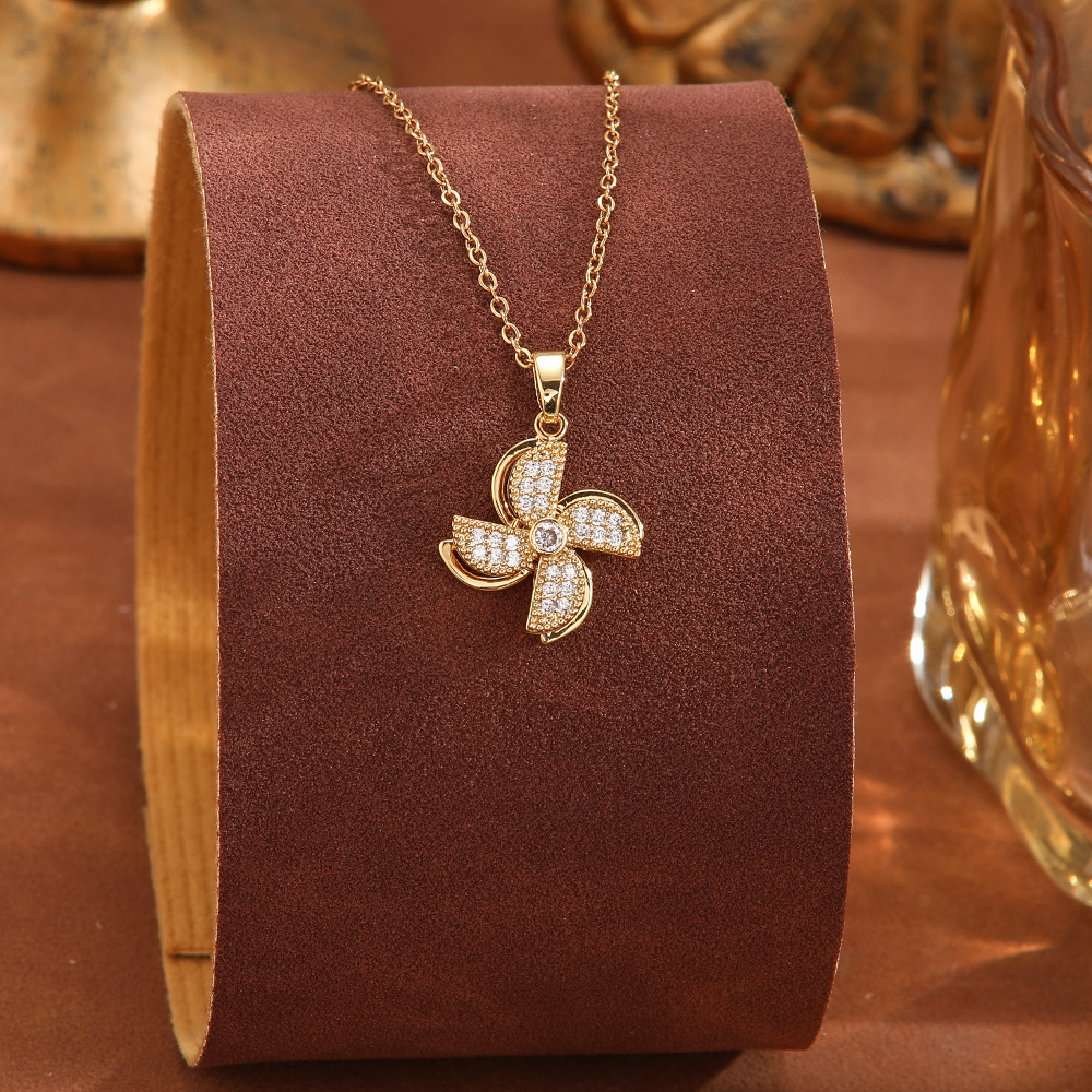 Wholesale of Japanese and Korean style titanium steel necklaces that are versatile for women, featuring a niche design and a high-end, light luxury collarbone chain and heart-shaped pendant accessories Application Scenario