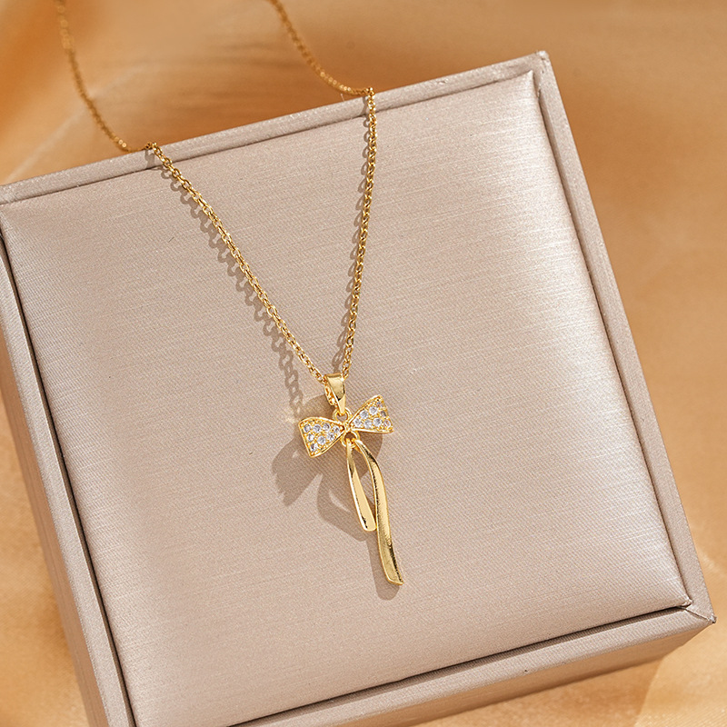 Bow series titanium steel necklace for women, zircon inlaid, popular collarbone chain, fashionable, versatile and high-end accessory wholesale Application Scenario