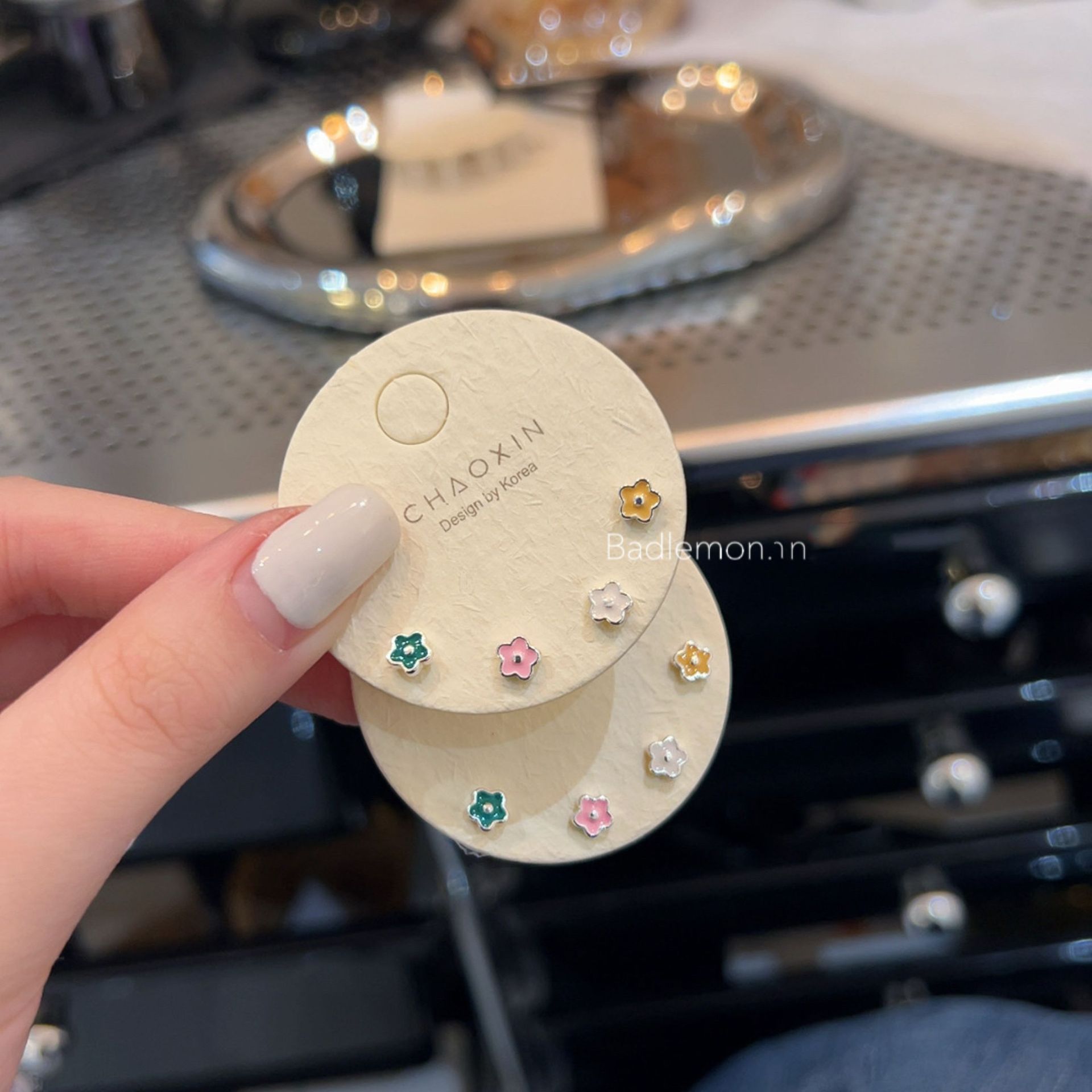 Korean colorful glazed flower ear studs, a simple and cute four-piece set with a girlish heart, ins style ear bone stud earrings Application Scenario