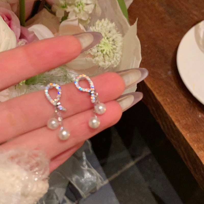 Asymmetrical heart-shaped pearl earrings, a new bestseller for women in 2025, are unique stud earrings with a light luxury style and a high-end feel Specification drawing