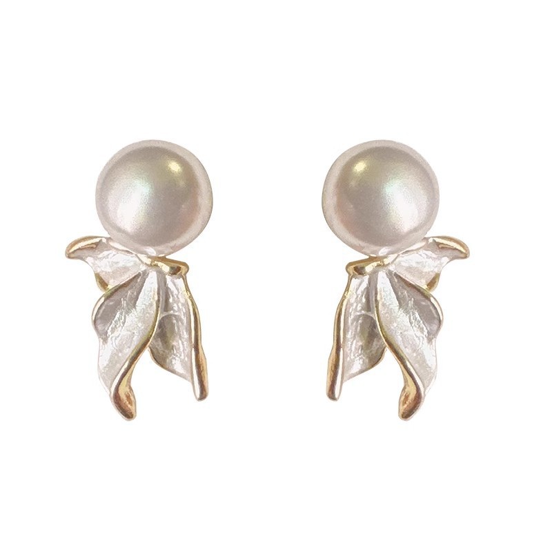 Spring fishtail pearl tassel earrings, women's light luxury and niche design sense ear studs, sweet and elegant internet-famous earrings wholesale Item Picture