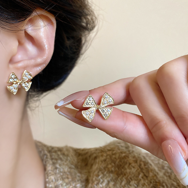 Light luxury and exquisite micro-inset bow earrings, women's high-end and versatile, super ethereal and elegant pearl stud earrings wholesale details Picture