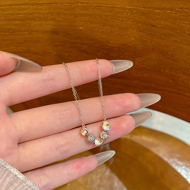 A light luxury, niche and high-end titanium steel necklace with exquisite micro-inlaid zircon collarbone chain, fashionable and versatile, elegant and trendy neckchain full figure
