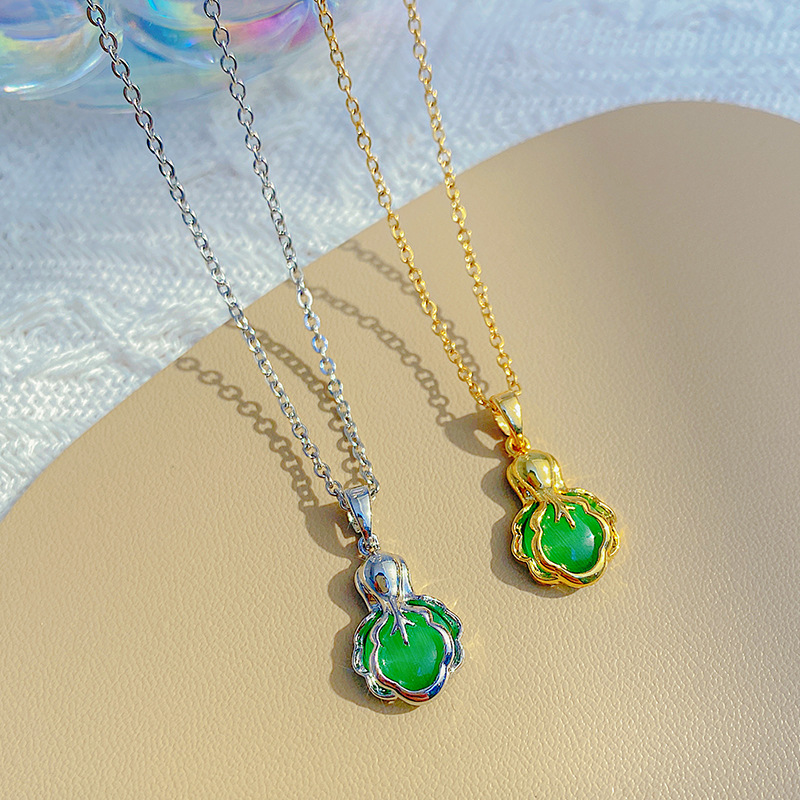 The titanium steel necklace with a traditional Chinese style, symbolizing wealth and prosperity, is a unique and luxurious collarbone chain for women, exuding a sense of fashion and sophistication Specification drawing