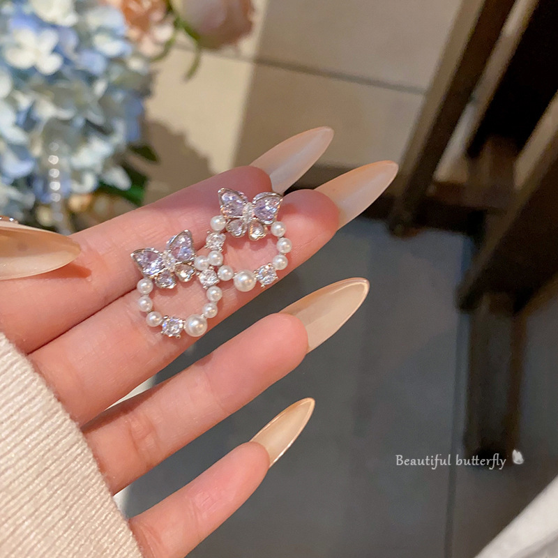 Korean diamond-encrusted butterfly pearl stud earrings for women's autumn and winter, simple and elegant, versatile earrings, sweet girl earrings wholesale full figure