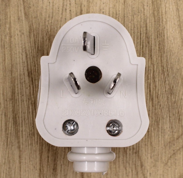 Three-pin plugs, three-pin connections, high-power triangular power supplies, three-hole wire plugs, and three-pole plugs are selling well at street stalls details Picture