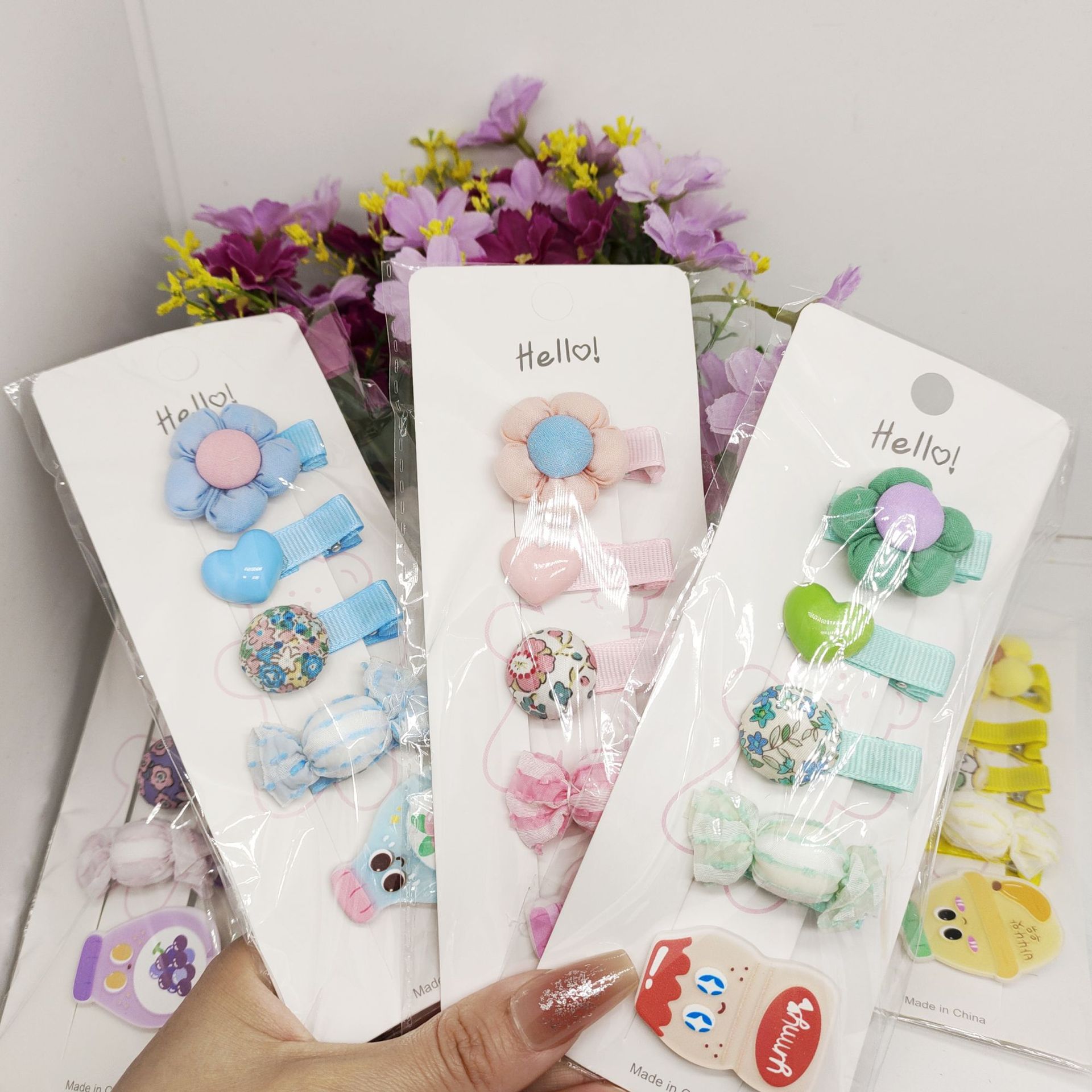 The new baby hairpin is not harmful to hair. It is cute and super cute. It is a headpiece for children. It is a duckbill clip and a small clip for infants and toddlers Specification drawing