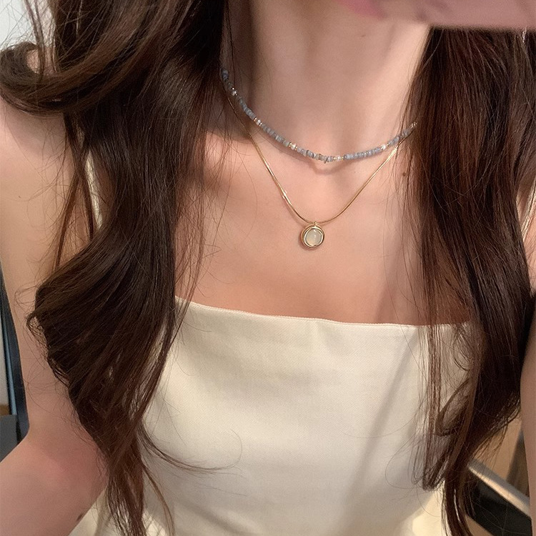 A fresh blue stone beaded stacked necklace with a feminine niche feel, light luxury, elegance and versatility. It's a necklace and collarbone chain details Picture