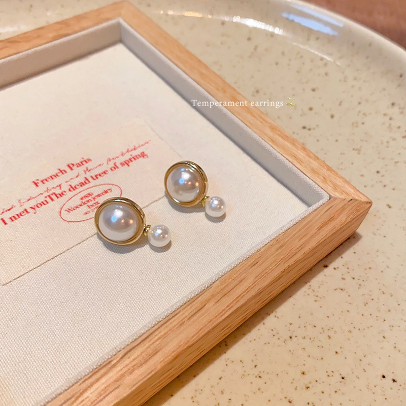 Wholesale of light luxury, niche, simple and elegant pearl stud earrings, women's Hong Kong-style, retro, fashionable and high-end earrings and accessories Specification drawing