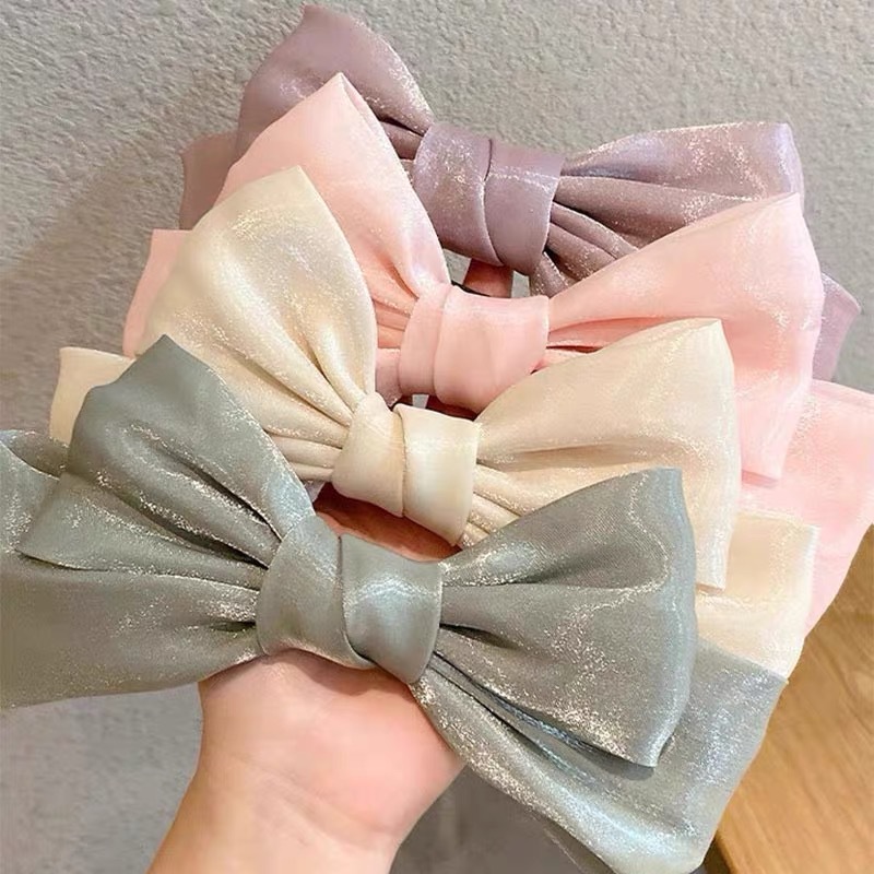 Japanese and Korean oversized bow headwear, spring clips, pearlescent hair clips, hair clips on the top of the back of a girl's head, elegant hair accessories full figure