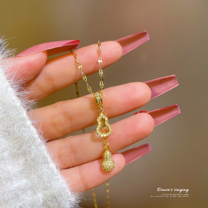【 Titanium Steel 】 Micro-studded small gourd necklace for women, 2021 new style collarbone chain, light luxury and niche design sense Application Scenario