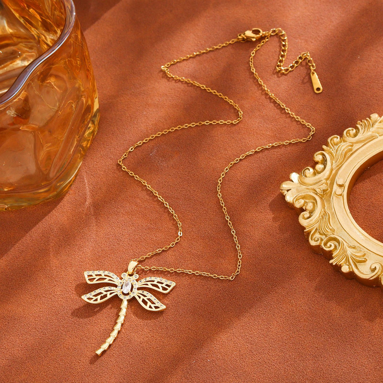 Amazon's best-selling European and American dragonfly necklace, copper zircon colored insect pendant, and exaggerated hip-hop style collarbone chain Application Scenario