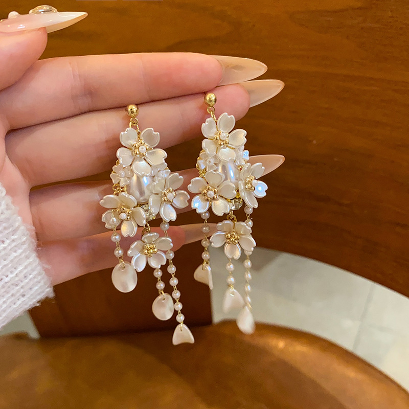 French light luxury and high-end floral stud earrings, sweet and versatile forest style, long tassel earrings, elegant and trendy earrings full figure