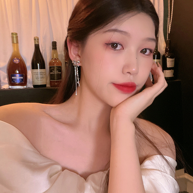 S925 Silver needle Bow Zircon tassel earrings are a light luxury and high-end design for women, versatile and elegant, and are popular online earrings Specification drawing