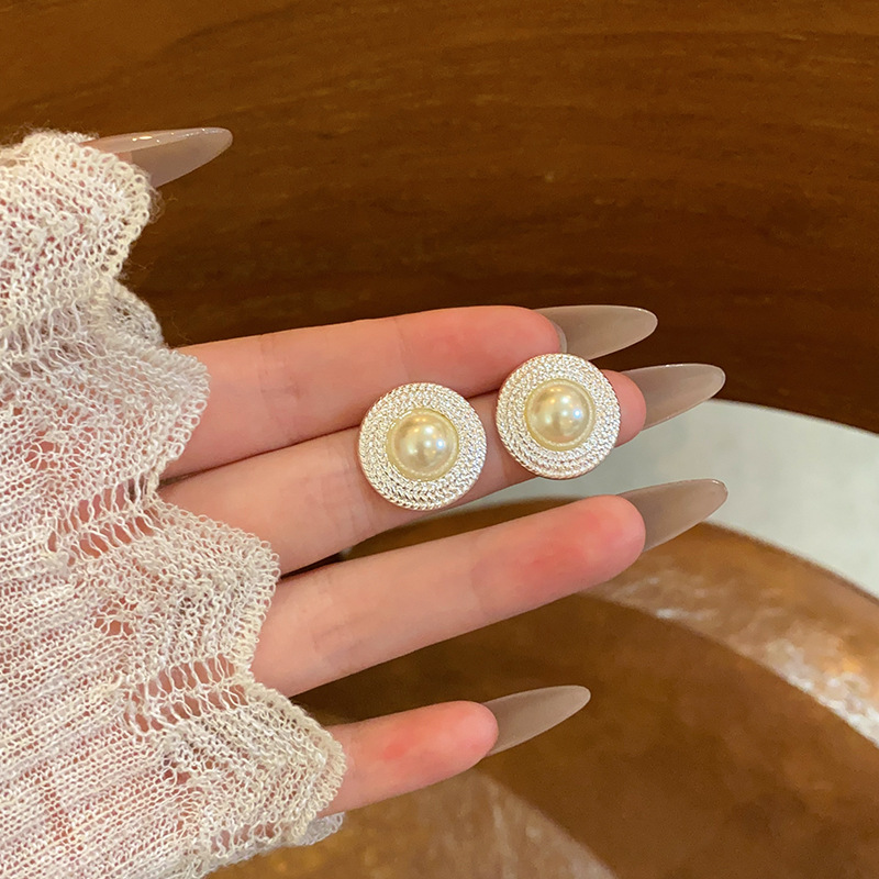 European and American high-end style heavy industrial zircon micro-inlaid large pearl stud earrings, unique and versatile, elegant oval earrings, simple earrings full figure