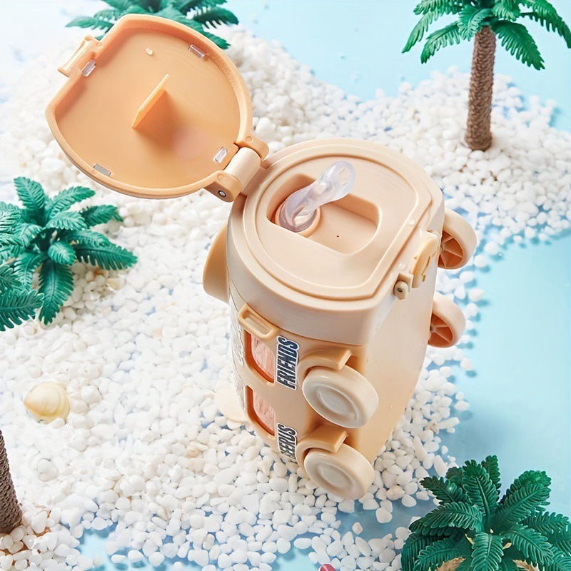 New submarine children's water cup, student with straw, large-capacity plastic cup, portable baby drinking cup details Picture