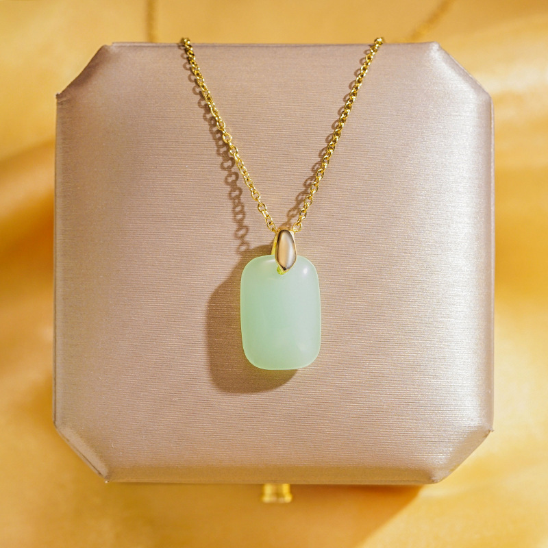 Green glass imitation jade ruyi peace pendant necklace for women, a unique and versatile collarbone chain with a simple design sense. Wholesale of accessories full figure