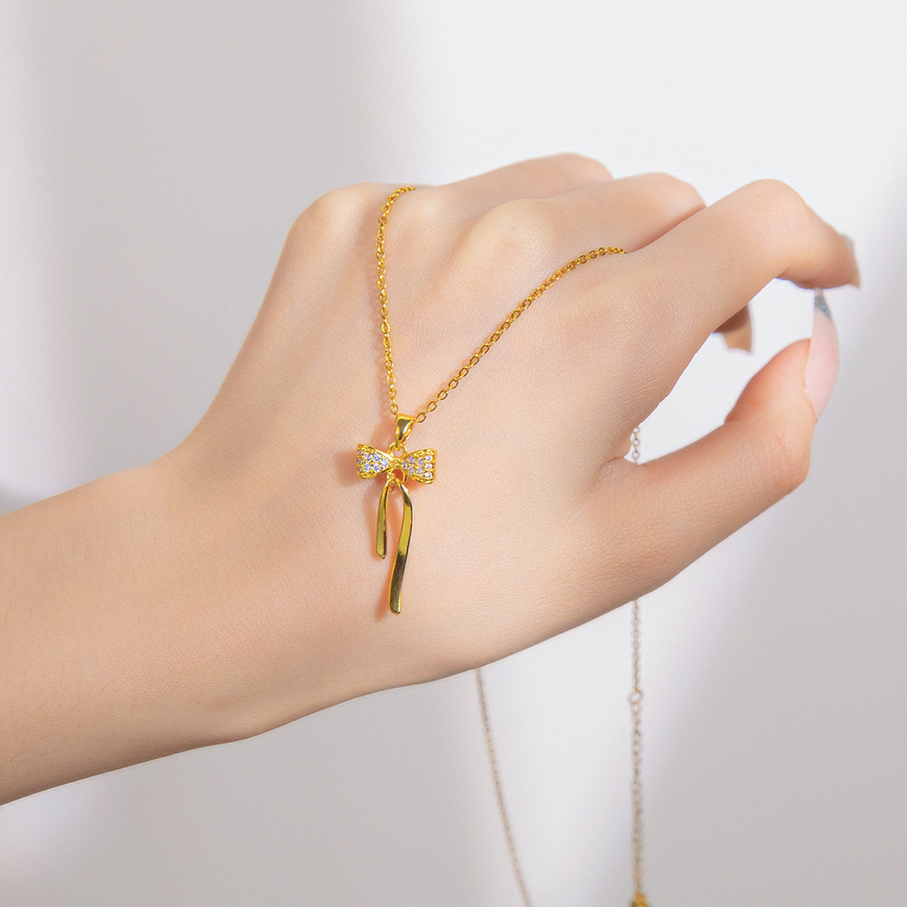 Korean version simple 18k gold-plated tassel bow necklace, a rare and light luxury titanium steel collarbone chain, a popular accessory for women Application Scenario
