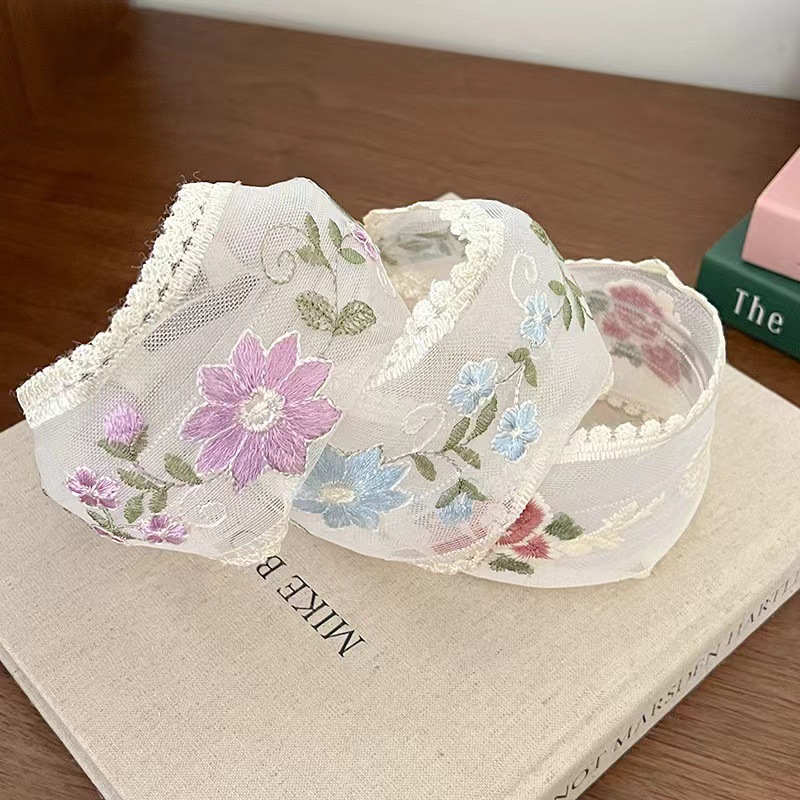 Pastoral style embroidered flower mesh hair band for women, new Spring/Summer 2025, stylish and high-end wide-edge headband hair accessory details Picture