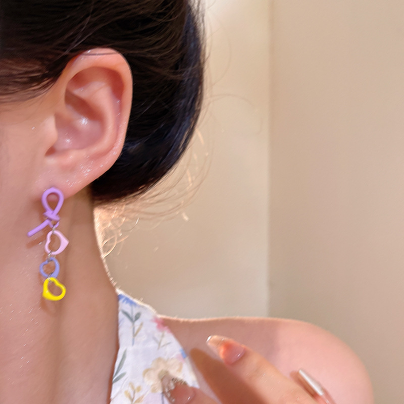 Dopamine colored heart-shaped earrings, a sweet and unique design for women, are a long, sweet and cool summer earrings for girls Application Scenario