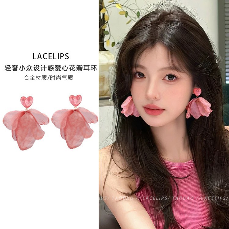 Pink sweet heart-shaped chiffon flower earrings, super ethereal seaside vacation style, exaggerated stud earrings, high-end female earrings, summer full figure