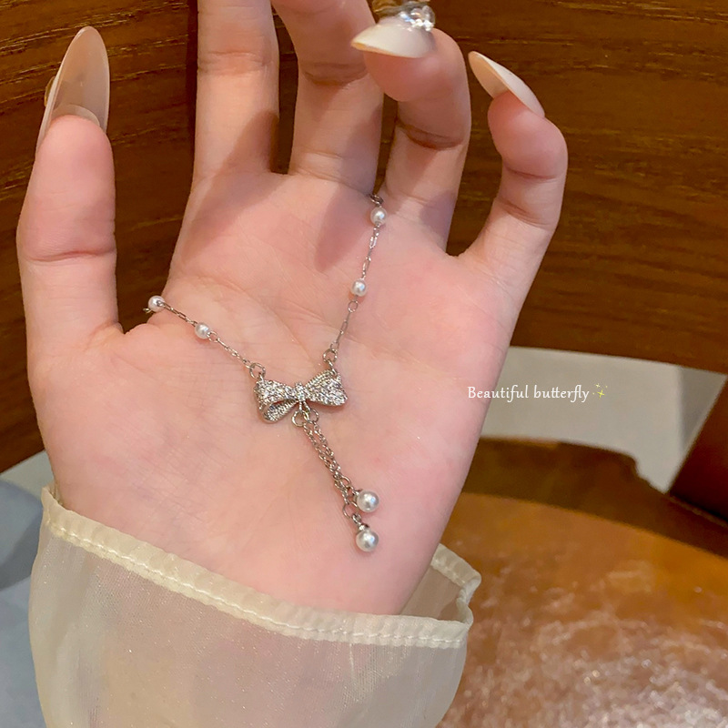 Imitation pearl bow tassel necklace accessory for women, light luxury, niche collarbone chain, high-end neckchain, 2024 new style full figure