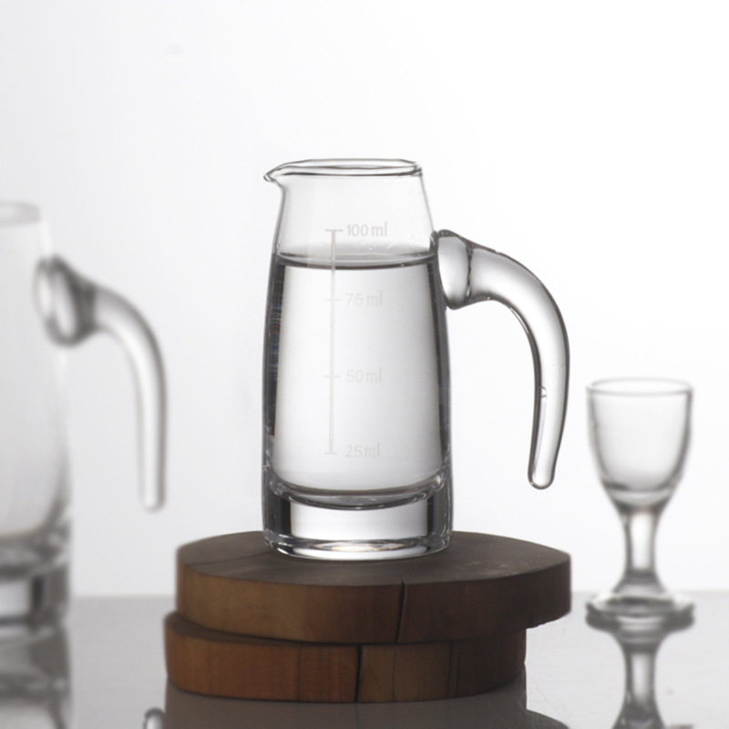 Glass wine divider, spirits decanter, red wine decanter, household small wine pot, commercial crystal glass fair cup Application Scenario