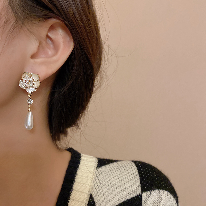 S925 Silver Needle Camellia Pearl Earrings for Women, Korean high-end style, tassel stud earrings, a bestseller and Internet celebrity accessory Application Scenario