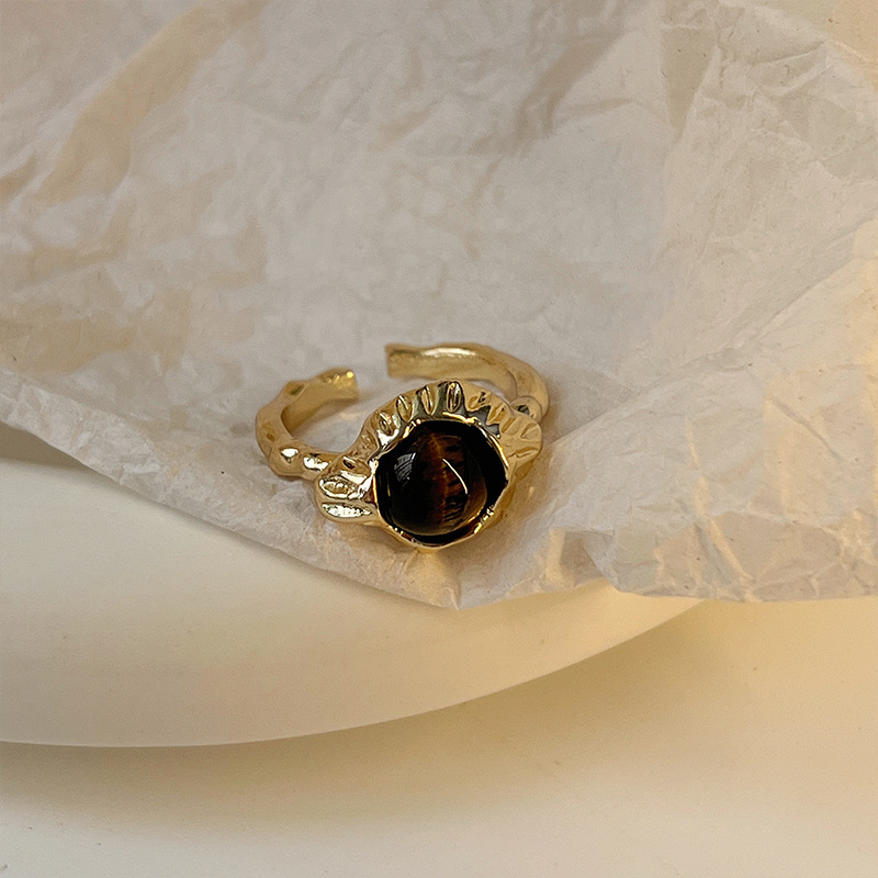 Golden tiger's eye metal open ring, a niche design for women with a light luxury and high-end feel, a vintage index finger ring for autumn and winter Specification drawing