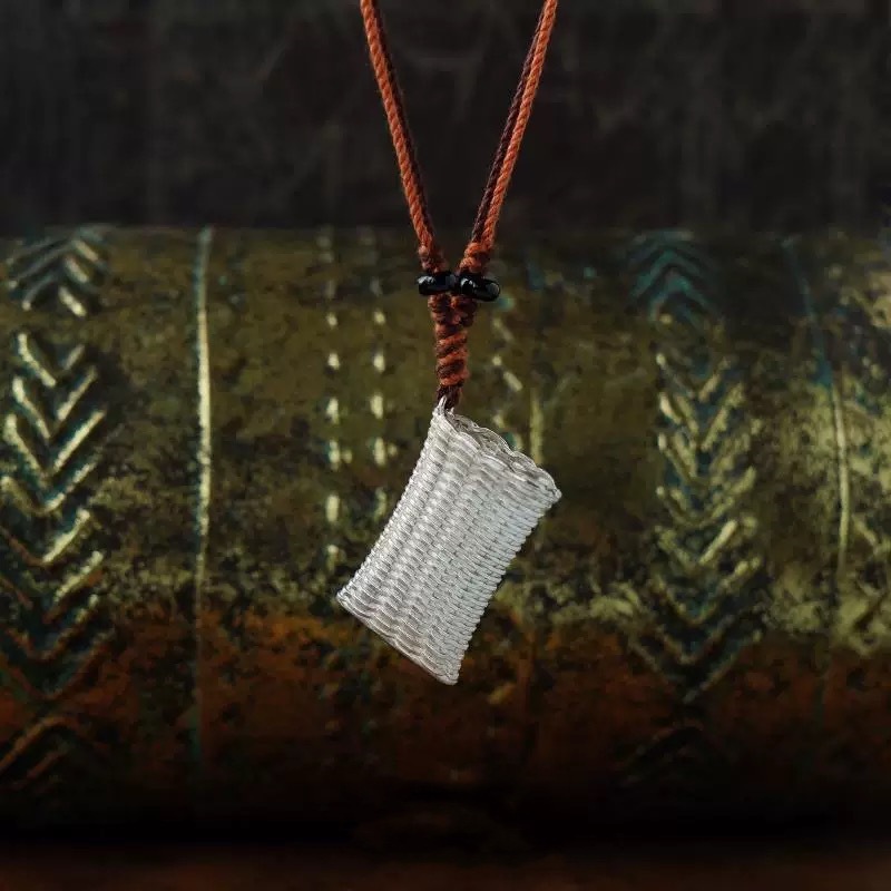Simple and classic series woven basket necklace, women's nomadic style, adjustable, niche and high-end, single-ear wine pot sweater chain Application Scenario