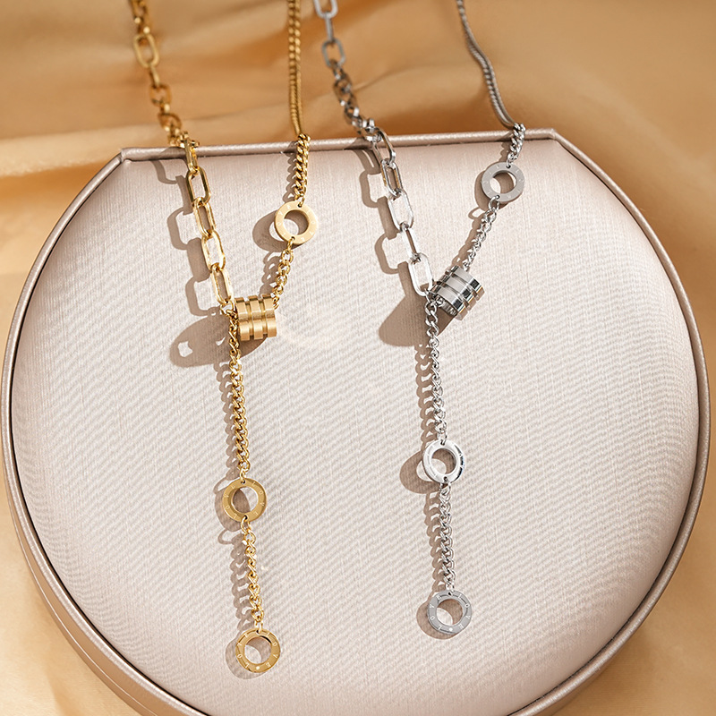 Titanium steel light luxury design fringed waist necklace, versatile for women's fashion, love round film end film design collarbone chain full figure