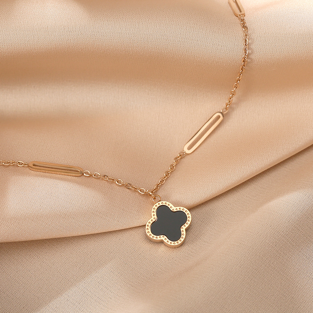 High-end black and white double-sided four-leaf clover titanium steel necklace for women, non-fading classic collarbone chain, 18k rose gold accessory details Picture