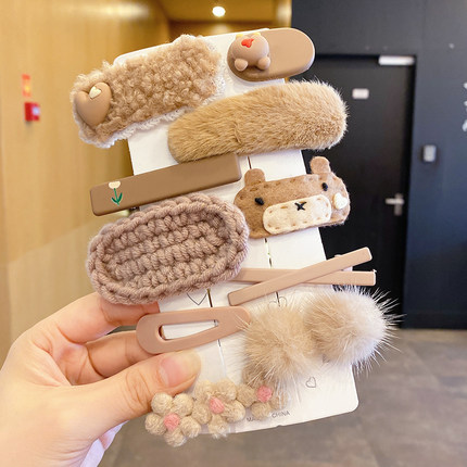 Autumn and winter plush hair clips, a popular 2022 new style bangs side clip headwear, children's hair clips, cute female clips Application Scenario