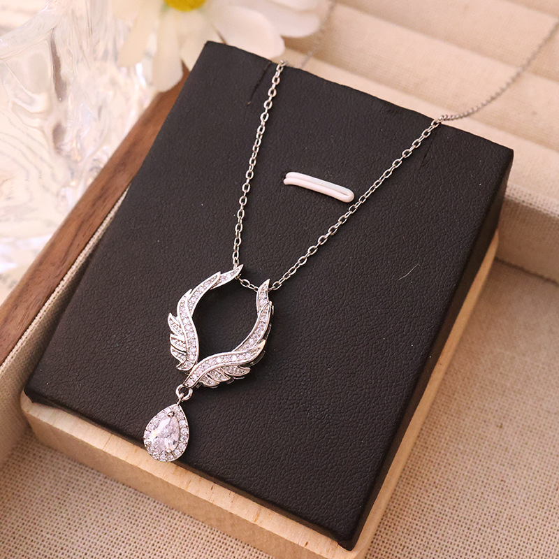 Light luxury full diamond water drop Angel's tear titanium steel necklace, women's niche style, versatile collarbone chain, popular online accessory wholesale Application Scenario
